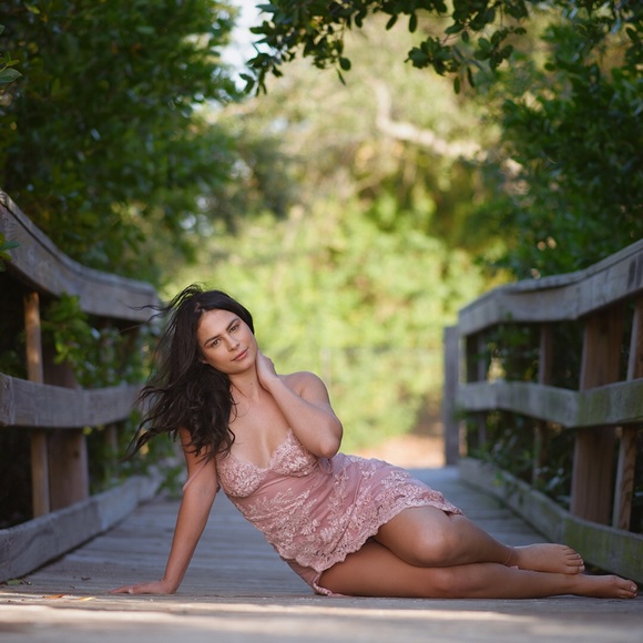 Pink lace dress - Picture 2 of 2